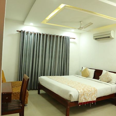 Malabar Plaza Inn Kochi Екстер'єр фото