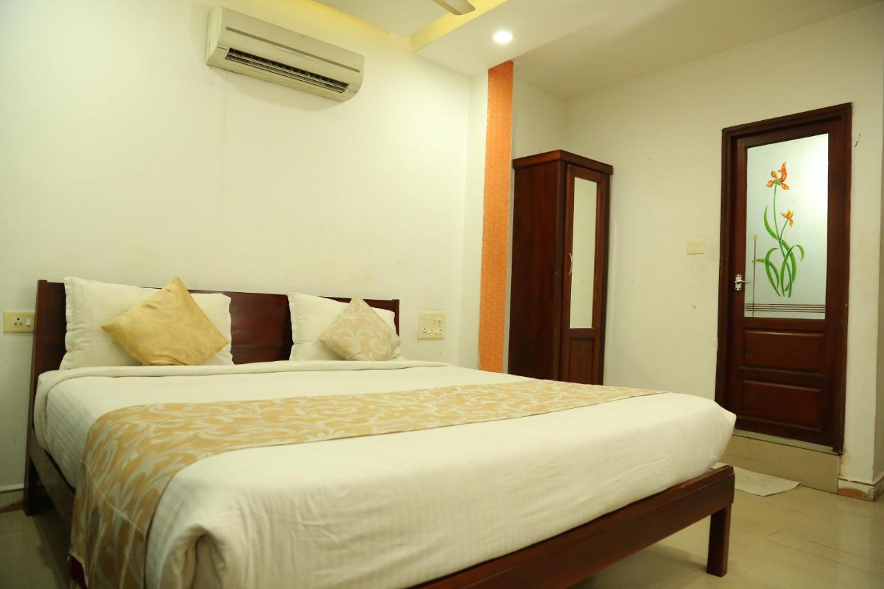 Malabar Plaza Inn Kochi Екстер'єр фото