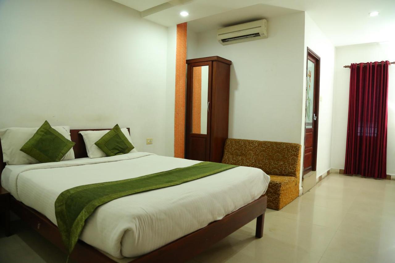 Malabar Plaza Inn Kochi Екстер'єр фото