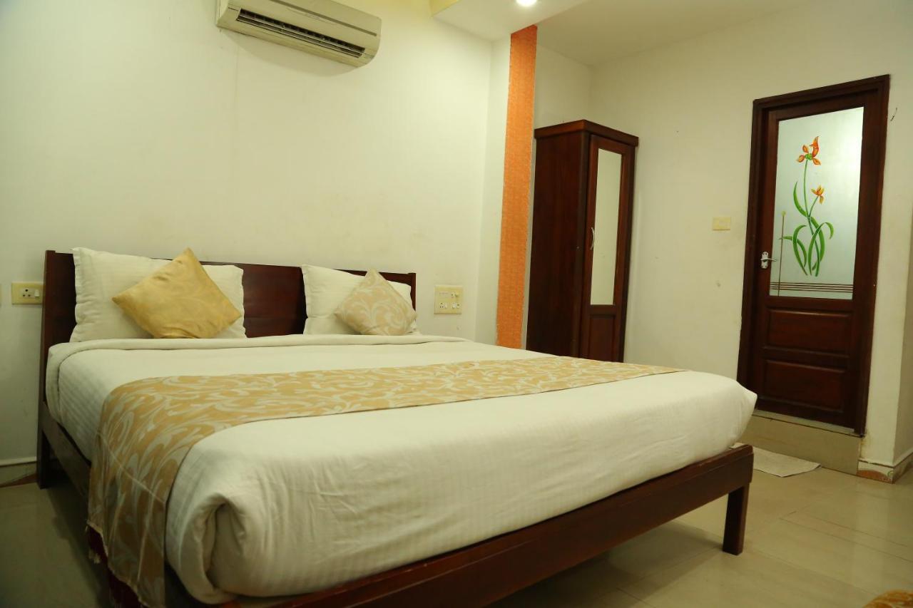 Malabar Plaza Inn Kochi Екстер'єр фото